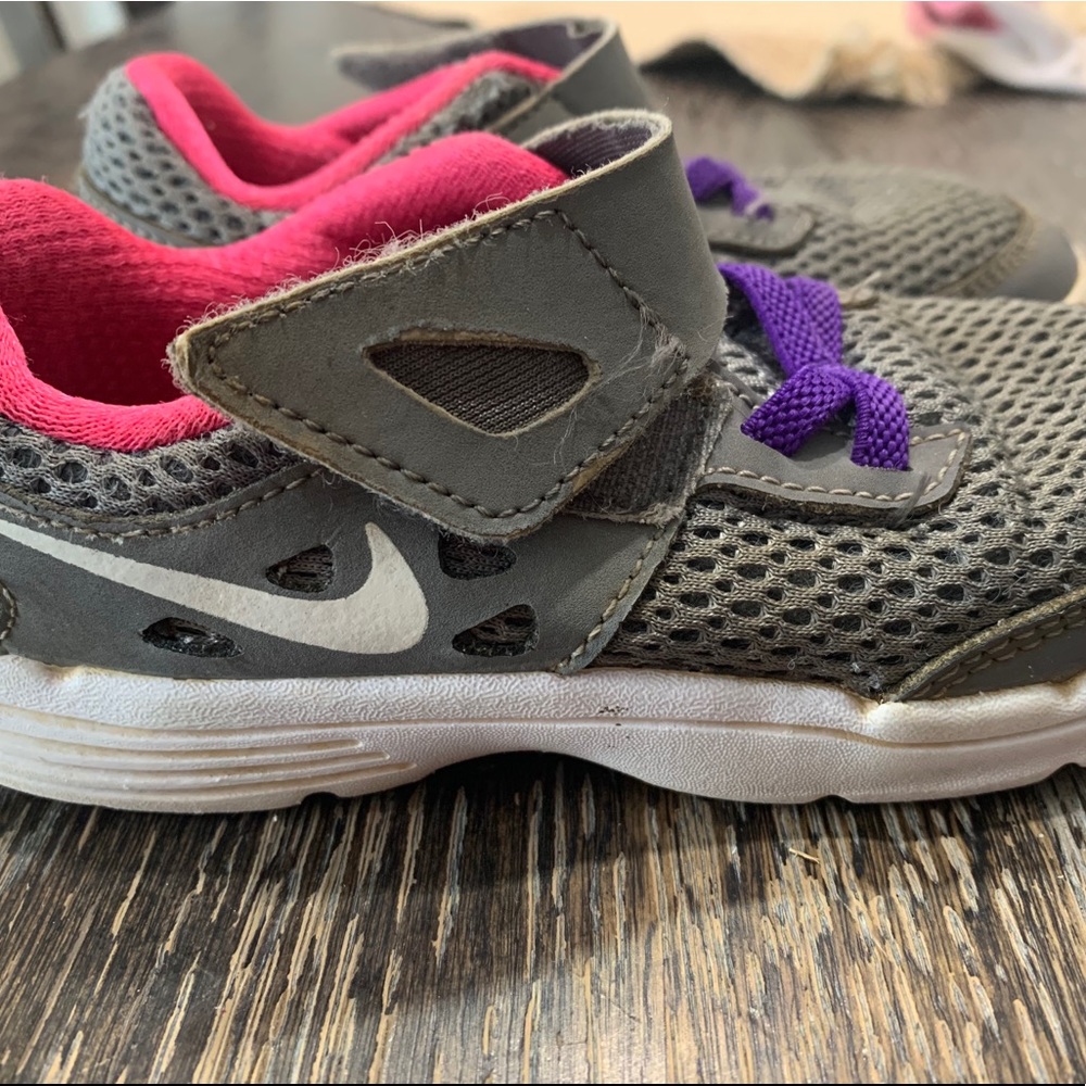 Toddler Girls sz9 Nike sneakers